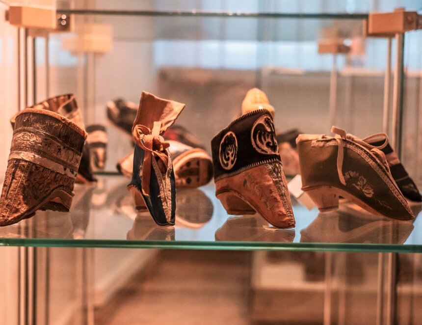 außergewöhnliche Schuhe im Schuhmuseum Weißenfels