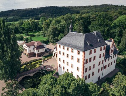 Luftaufnahme vom Schloss Kochberg