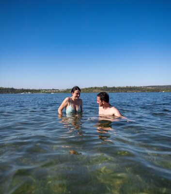 Geiseltalsee mit Badegästen