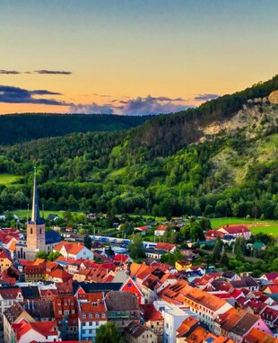 Blick über Kahla auf den Dohlenstein