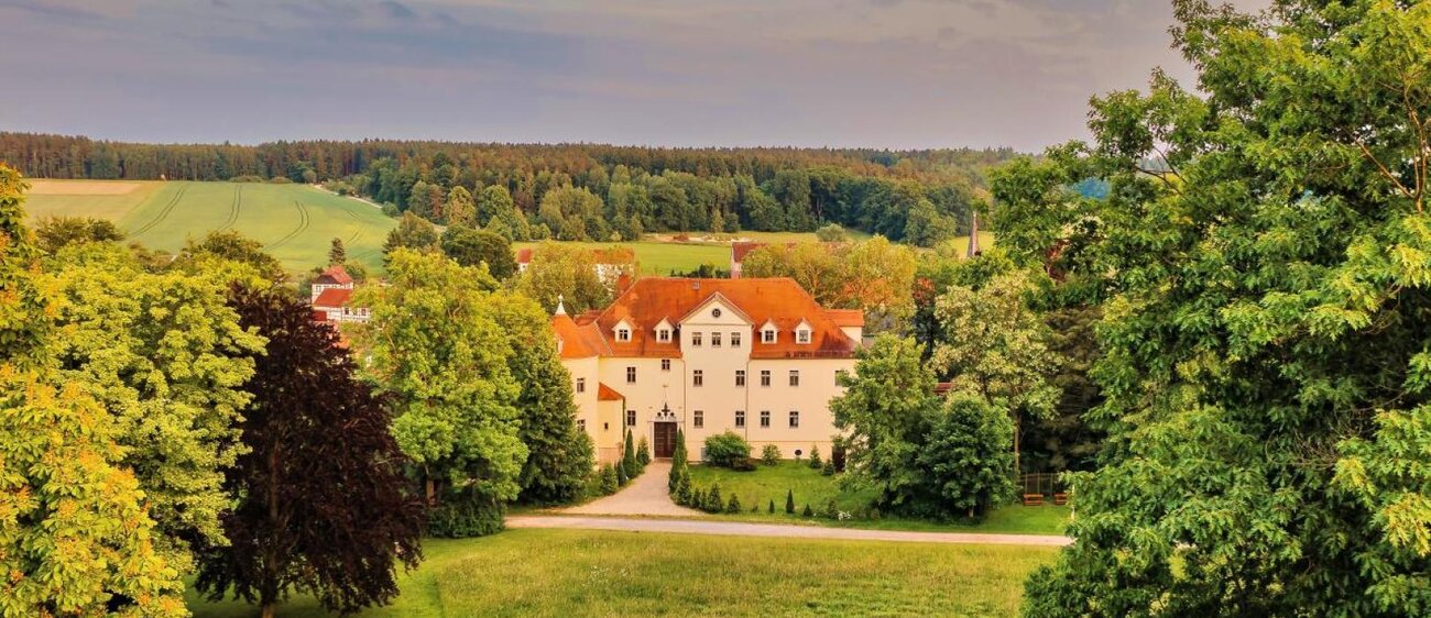 Das Altes Schloss mit dem Schlosspark in Hummelshain