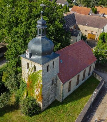 Kirche mit Gemälde von Karl Völker Schirma