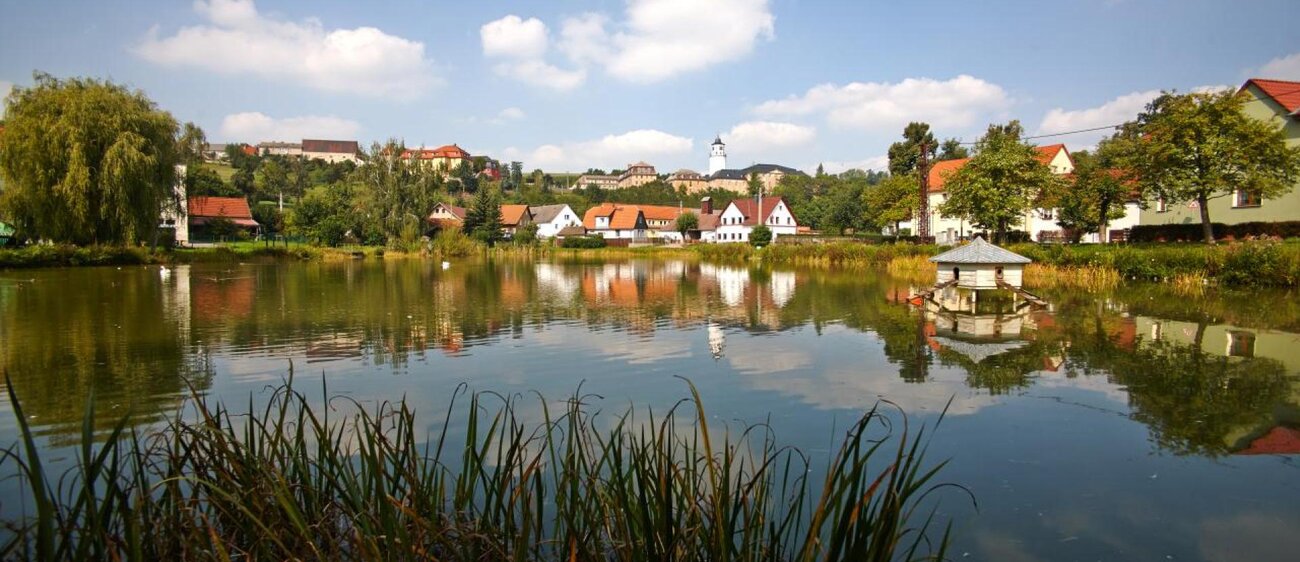 Blick auf Schloss Crossen und die Stadt