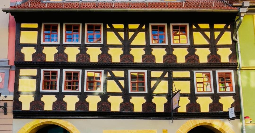 Das "Metznersche Haus" in der Kahlaer Altstadt beherbergt heute das Stadtmuseum, ein Atelier und einen Hofladen mit Café.