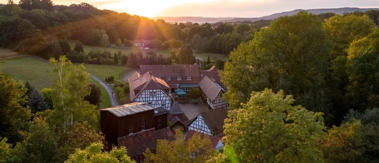 Drohnenaufnahme um das Areal der Hammermühle in Stadtroda, entlang des Radfernweges Thüringer Städtekette