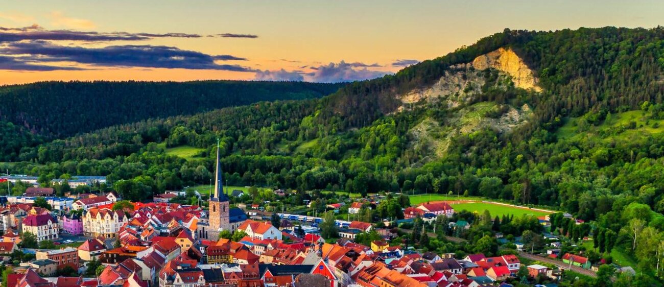 Blick über Kahla auf den Dohlenstein